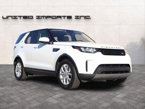 Used 2018 Land Rover Discovery SE image 9