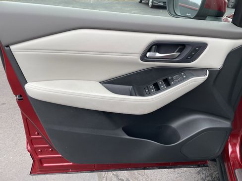 Used 2023 Nissan Rogue SL w/ SL Premium Package image 12