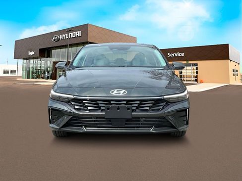 New 2025 Hyundai Elantra Limited FWD image 12