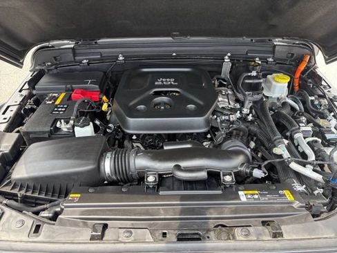 Used 2022 Jeep Wrangler Unlimited Rubicon 4xe AWD/4WD image 41