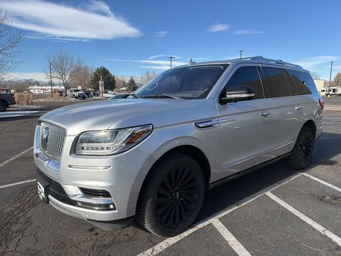 Used 2019 Lincoln Navigator Reserve image 4
