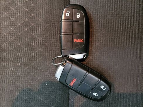 Used 2019 Jeep Grand Cherokee Laredo w/ 18" Wheel & 8.4" Radio Group image 32