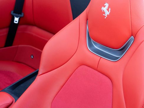 Certified 2019 Ferrari Portofino image 34