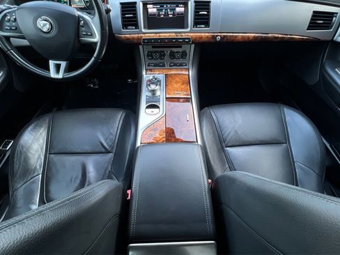 Used 2015 Jaguar XF Premium RWD image 38