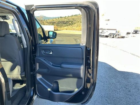 Used 2023 Nissan Frontier SV image 21