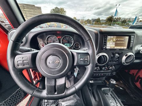 Used 2016 Jeep Wrangler Unlimited Rubicon w/ Connectivity Group image 16