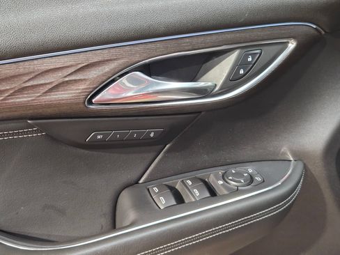 Used 2022 Buick Envision Avenir w/ Technology Package II FWD image 21