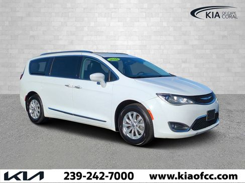 Used 2018 Chrysler Pacifica Touring-L Plus image 1