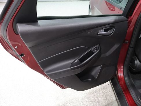 Used 2015 Ford Focus SE w/ SE Cold Weather Package FWD image 19