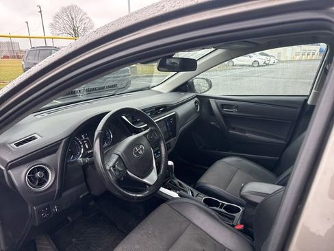 Used 2017 Toyota Corolla SE w/ SE Premium Package image 7