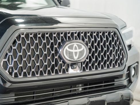 Used 2021 Toyota Tacoma Limited w/ Nightshade Package AWD/4WD image 12
