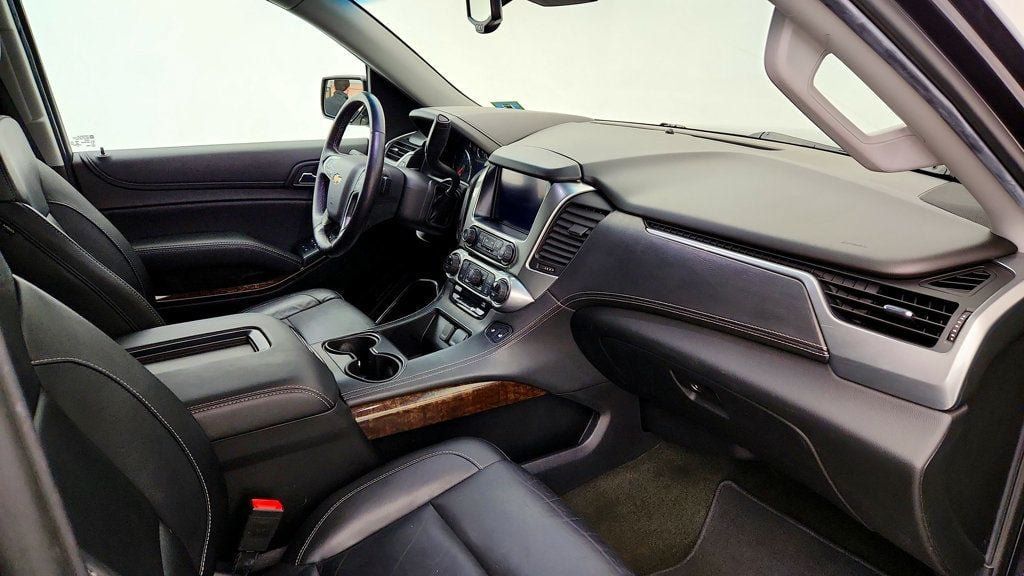 Used 2018 Chevrolet Suburban LT w/ Luxury Package AWD/4WD image 26