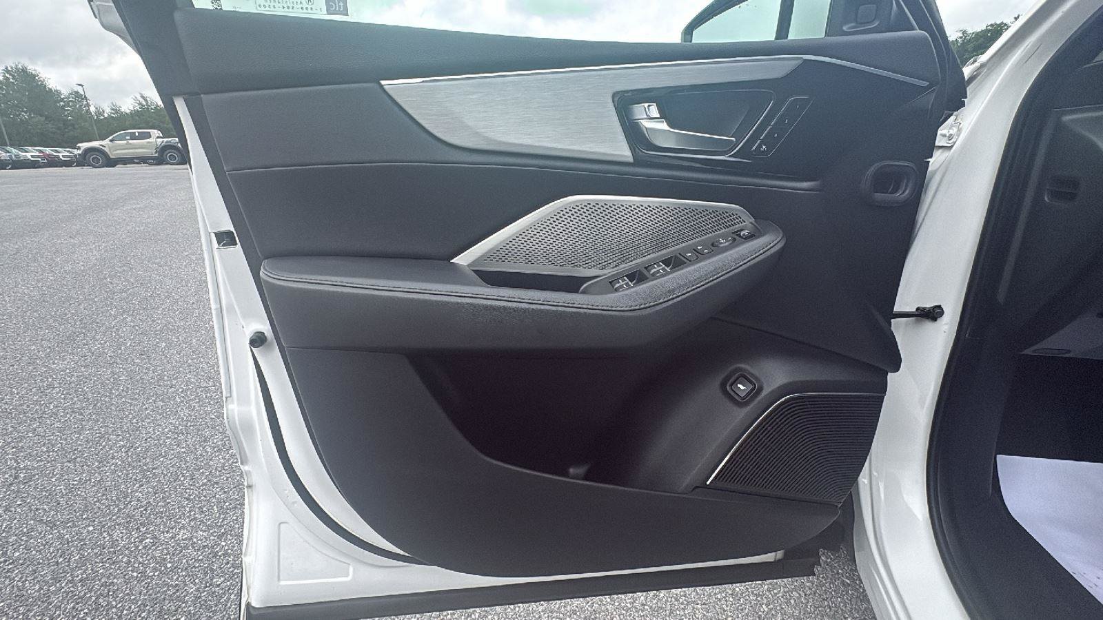 Used 2023 Acura MDX SH-AWD image 21