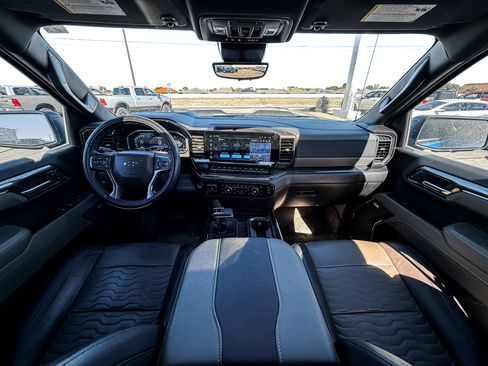 Used 2025 Chevrolet Silverado 1500 ZR2 w/ Technology Package image 10