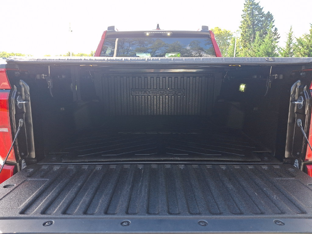 Certified 2025 Toyota Tacoma SR5 AWD/4WD image 28