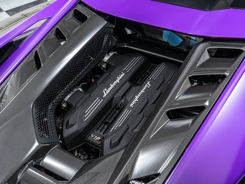 Used 2025 Lamborghini Revuelto AWD/4WD image 38
