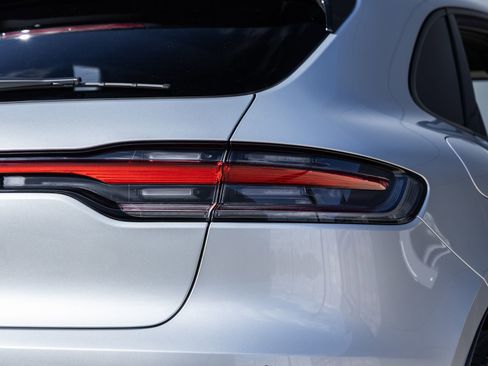 Certified 2026 Porsche Macan AWD/4WD image 16