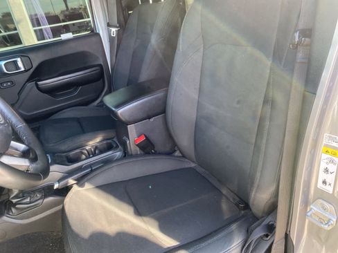 Used 2019 Jeep Wrangler Unlimited Sport S image 12