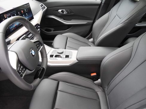 Used 2025 BMW 330i xDrive Sedan AWD/4WD image 11
