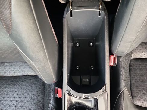 Used 2020 Toyota C-HR Limited image 34