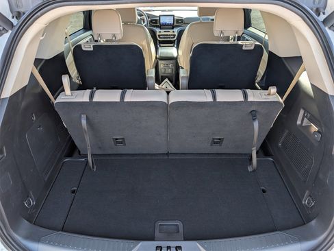 Used 2021 Ford Explorer XLT w/ Equipment Group 202A image 14