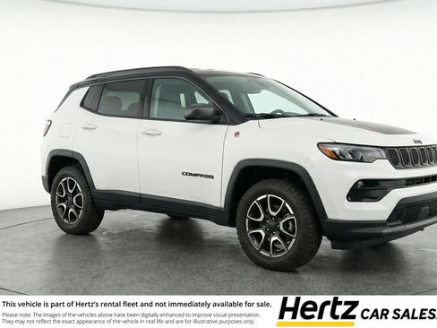 Used 2025 Jeep Compass Trailhawk AWD/4WD image 1