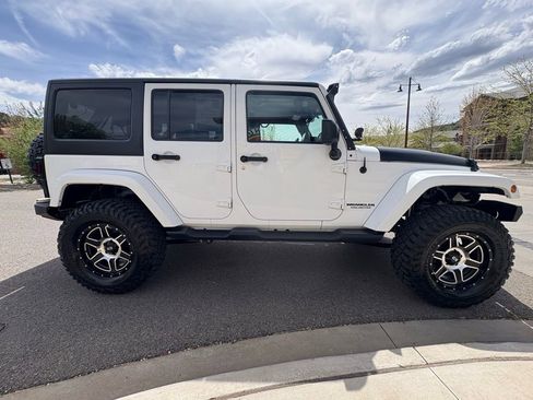 Used 2016 Jeep Wrangler Unlimited Sahara w/ Connectivity Group image 14