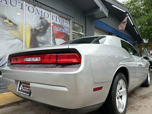 Used 2010 Dodge Challenger SE image 3