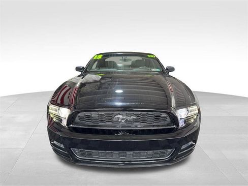 Used 2013 Ford Mustang Coupe RWD image 2