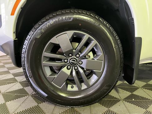 Used 2025 Nissan Frontier SV w/ SV Convenience Package AWD/4WD image 9
