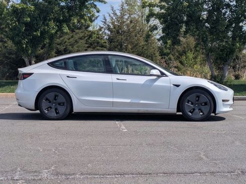 Used 2023 Tesla Model 3 Standard Range image 4