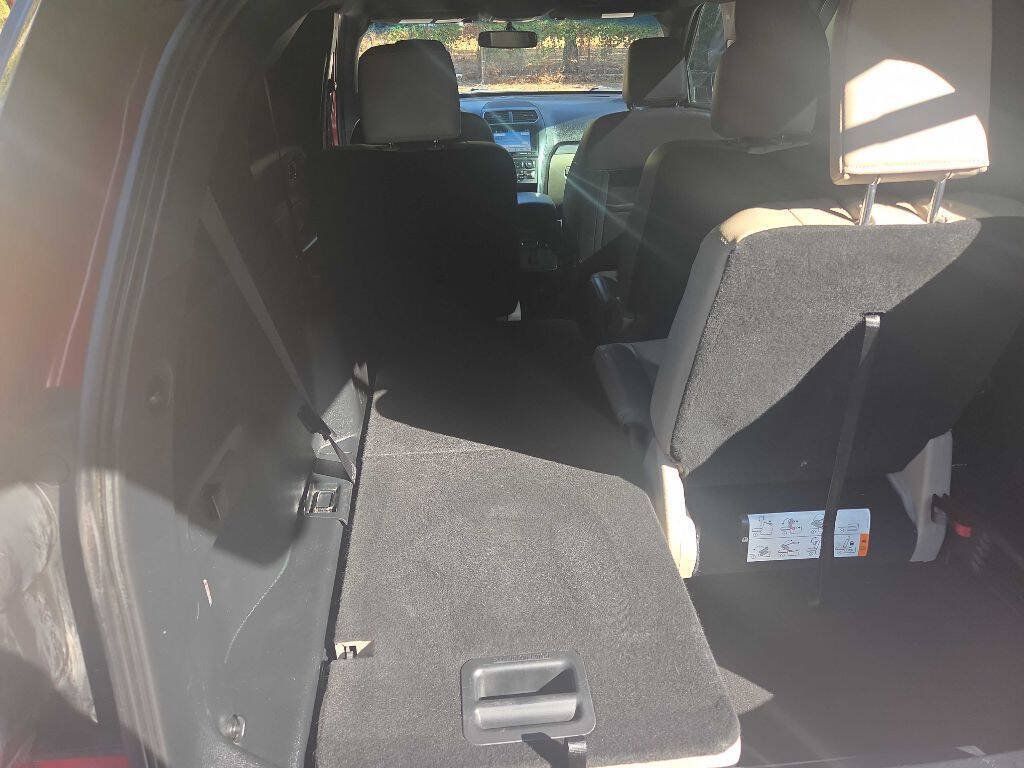 Used 2018 Ford Explorer XLT w/ Equipment Group 202A FWD image 22