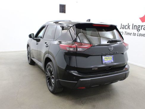 New 2026 Nissan Rogue SV FWD image 3