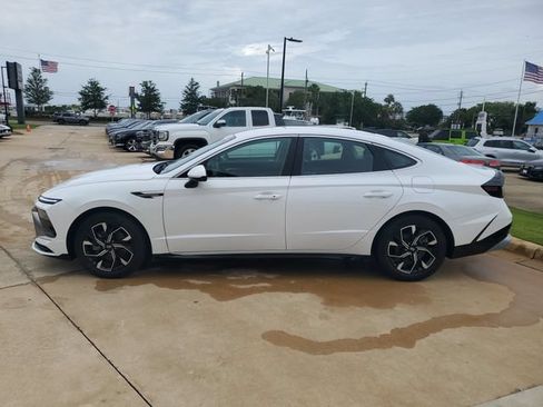 Used 2025 Hyundai Sonata SEL FWD image 2