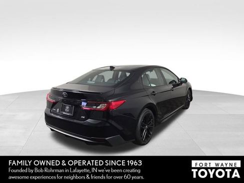 Used 2025 Toyota Camry SE FWD image 7