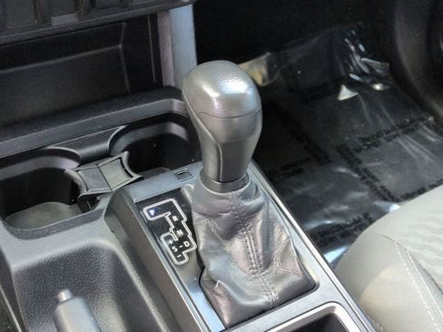 Used 2020 Toyota Tacoma SR AWD/4WD image 15