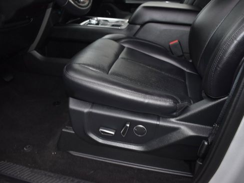 Used 2019 Ford Expedition XLT w/ Equipment Group 202A image 7