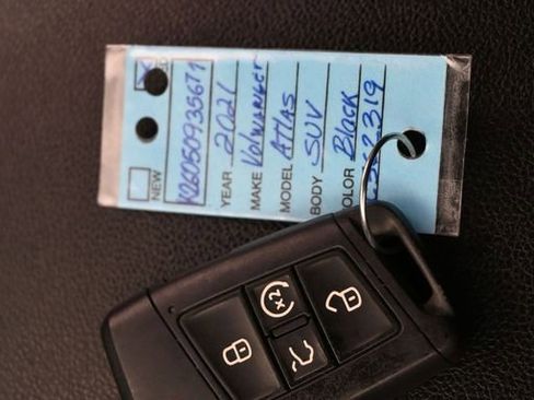 Used 2021 Volkswagen Atlas SE w/ Panoramic Sunroof Package FWD image 30