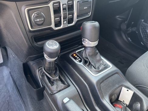 Used 2018 Jeep Wrangler Unlimited Sport S AWD/4WD image 18