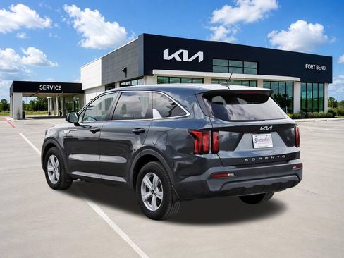 Used 2022 Kia Sorento LX FWD image 7