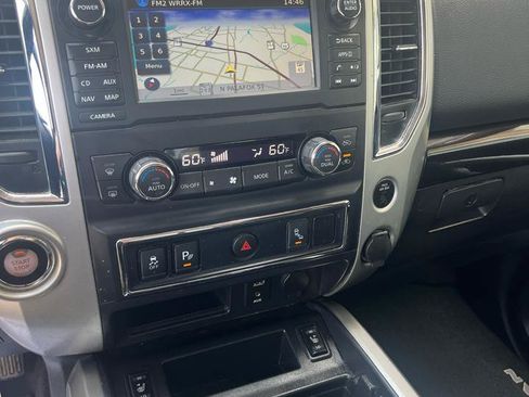 Used 2018 Nissan Titan SV w/ SV Convenience Package RWD image 14