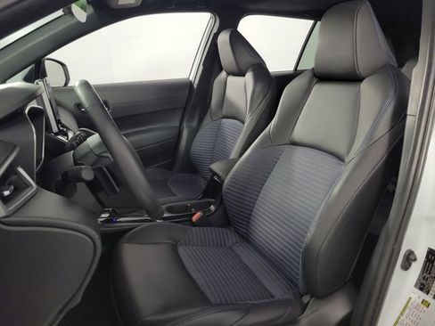 Used 2024 Toyota Corolla Cross XSE image 14