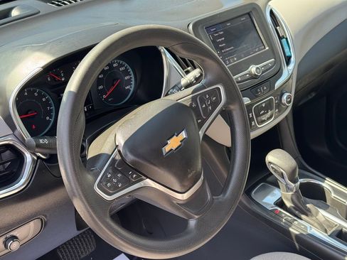 Used 2022 Chevrolet Equinox LS FWD image 24