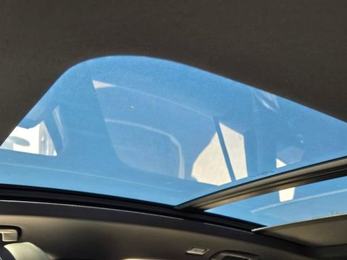 New 2026 Volkswagen Tiguan SE R-Line FWD image 15