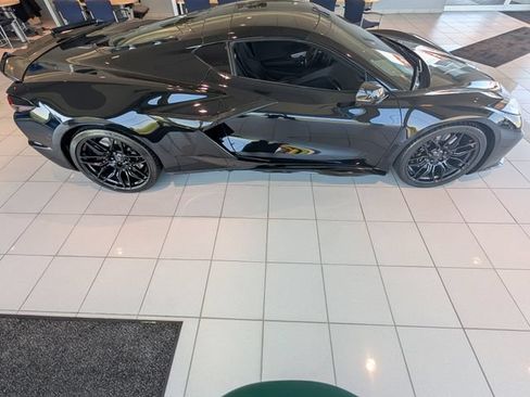 Used 2025 Chevrolet Corvette Z06 RWD image 2