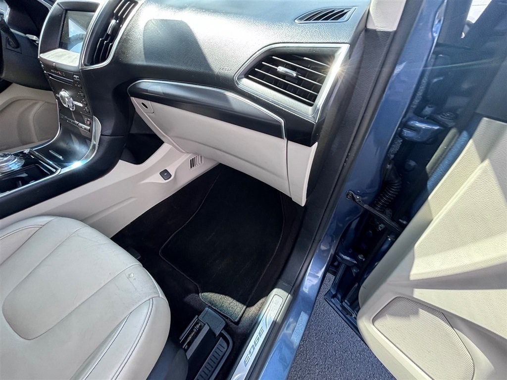 Used 2019 Ford Edge Titanium w/ Cargo Accessory Package FWD image 31