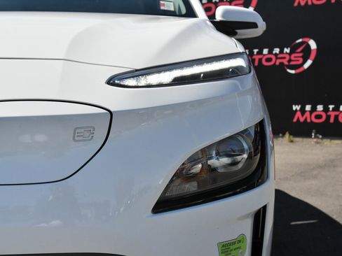 Used 2023 Hyundai Kona SE image 11