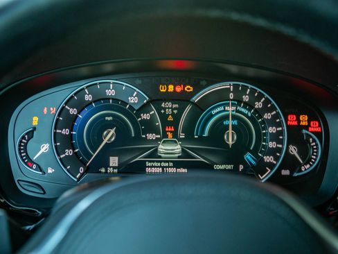 Used 2019 BMW 530e w/ Convenience Package image 32