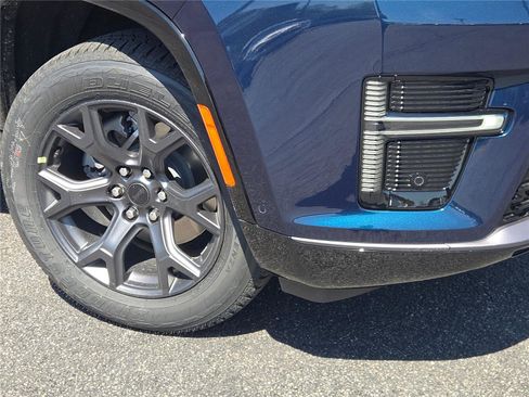 New 2026 Jeep Grand Wagoneer L Limited AWD/4WD image 3