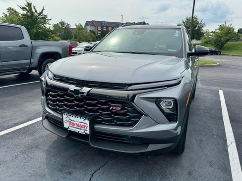 Used 2025 Chevrolet TrailBlazer RS w/ Convenience Package FWD image 2